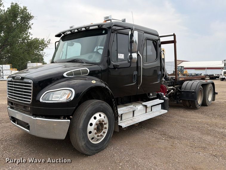 2011 Freightliner Business Class M2 Crew Cab hook lift truck - FM7577