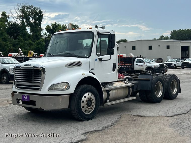 2005 Freightliner M2 Business Class semi truck - FT6079