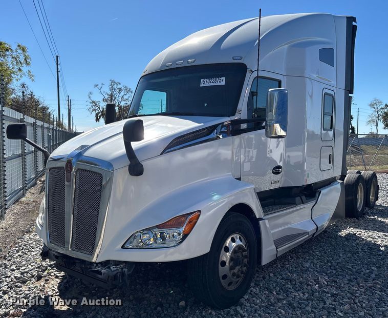 2023 Kenworth T680 semi truck - YA1786