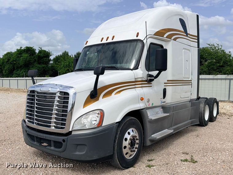 2019 Freightliner Cascadia semi truck - YA2787