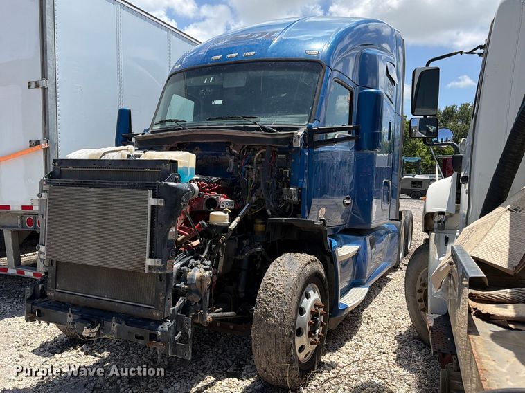 2018 Kenworth T680  semi truck - YA3409