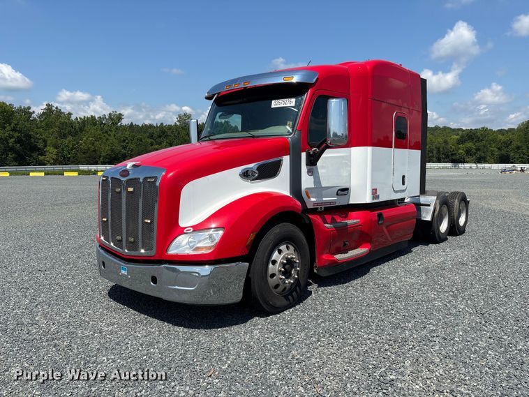 2019 Peterbilt 579 semi truck - YA3454