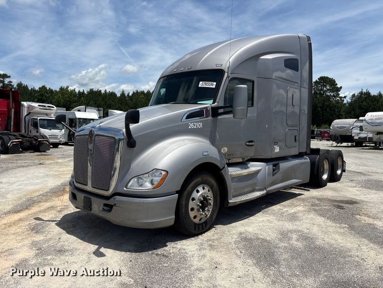 2020 Kenworth T680 semi truck - YA3500
