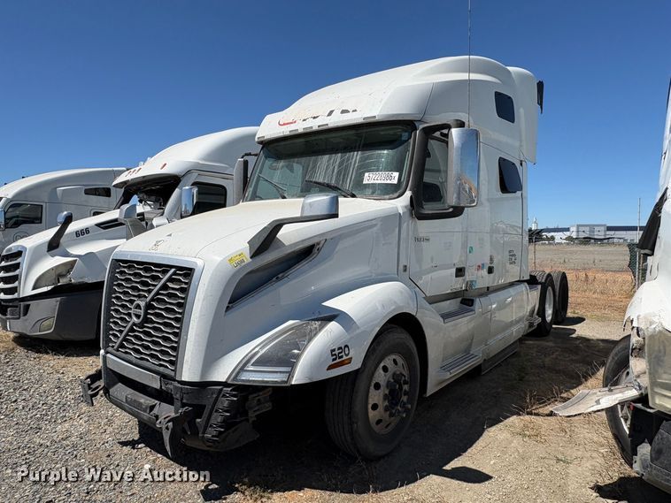2022 Volvo VNL semi truck - YA3860