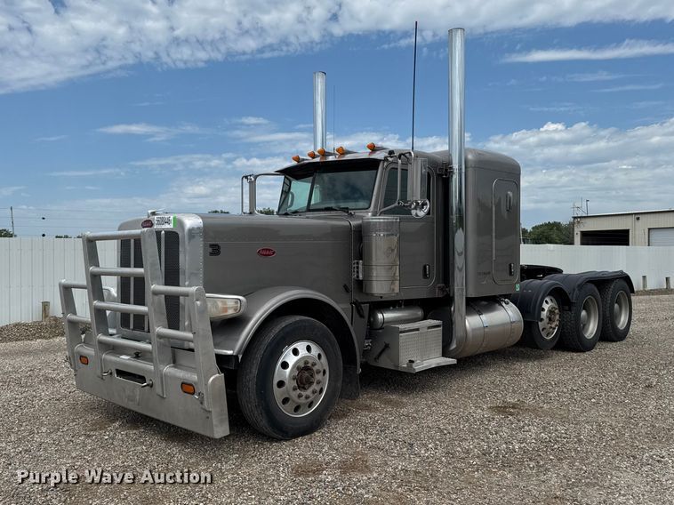 2012 Peterbilt 389 semi truck - YA3875