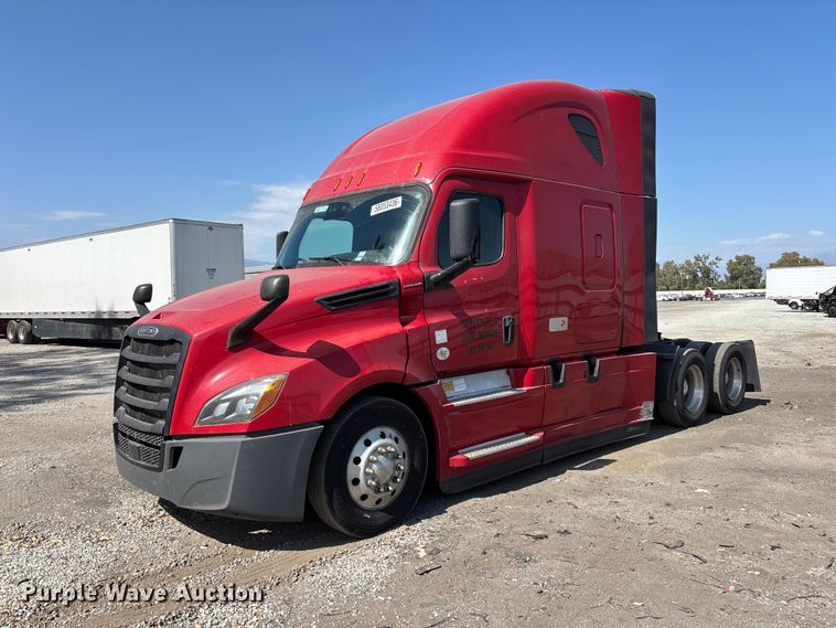 2021 Freightliner Cascadia semi truck - YA3950