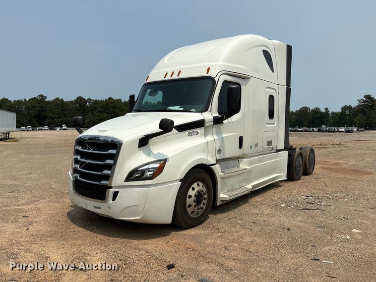 2020 Freightliner Cascadia semi truck - YA4016