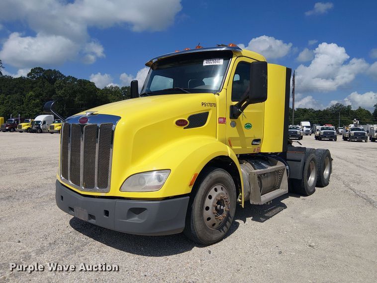 2017 Peterbilt 579 semi truck - YA4057