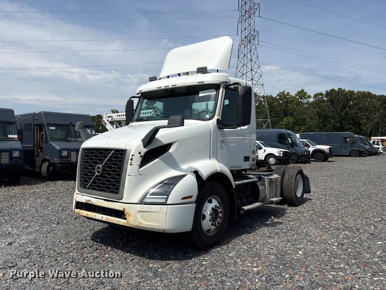 2019 Volvo VNR semi truck - YA4080