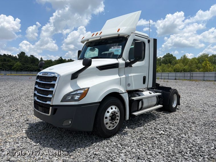 2021 Freightliner Cascadia semi truck - YA4095