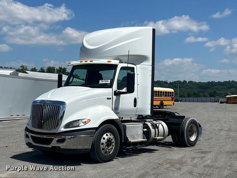 2019 International RH613 semi truck - YA4096