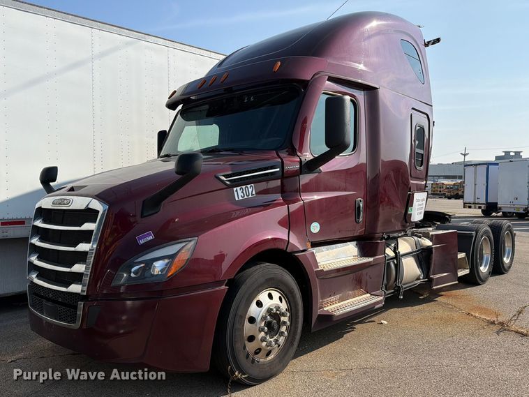 2021 Freightliner Cascadia 126 semi truck - YA4266