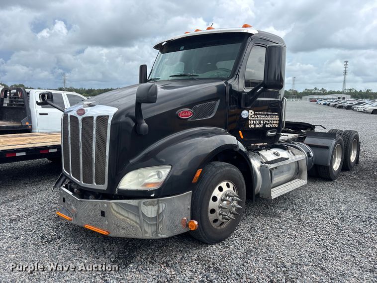 2015 Peterbilt 579 semi truck - YA4354