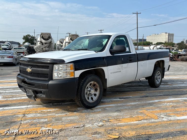 2010 Chevrolet Silverado 1500 pickup truck - DN6661