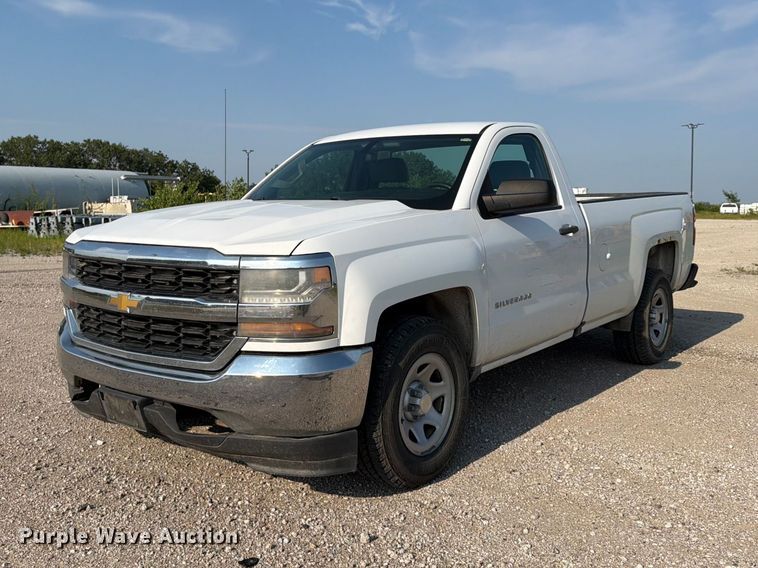 2016 Chevrolet Silverado 1500 pickup truck - DN6692