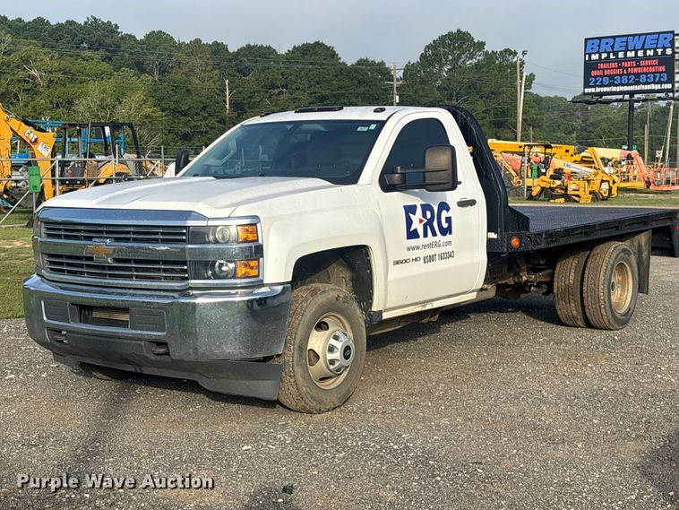 2016 Chevrolet Silverado 3500HD flatbed pickup truck - DV7257