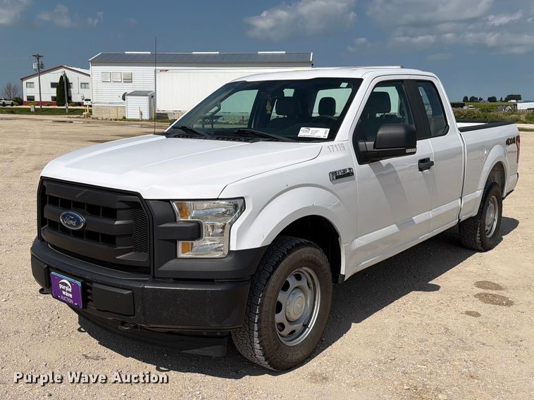 2017 Ford F150 Ext. Cab pickup truck - DV8537