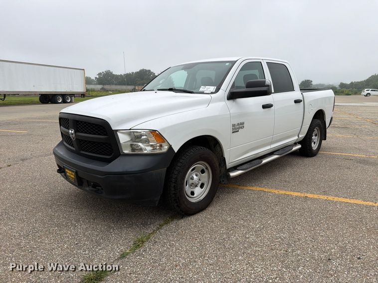 2019 RAM 1500 Crew Cab pickup truck - DV8542