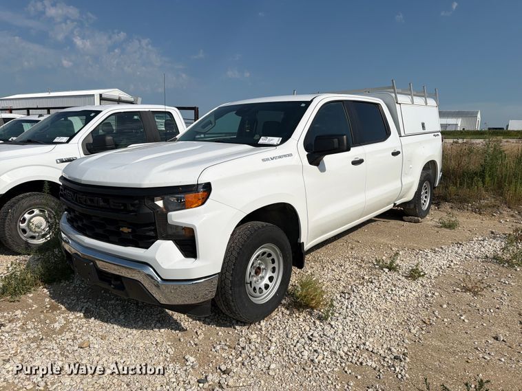 2023 Chevrolet Silverado 1500 Crew Cab pickup truck - DV8553