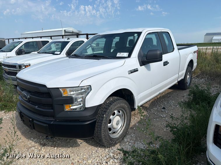 2015 Ford F150 Ext. Cab pickup truck - DV8554