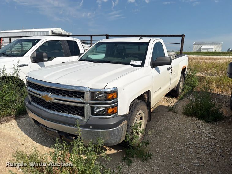 2014 Chevrolet Silverado pickup truck - DV8555