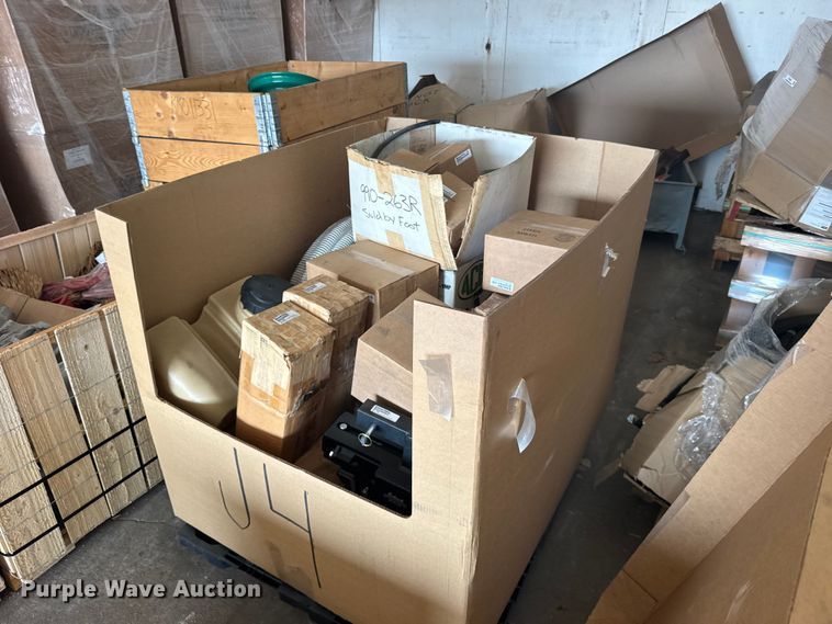 Crate of parts - DY3095