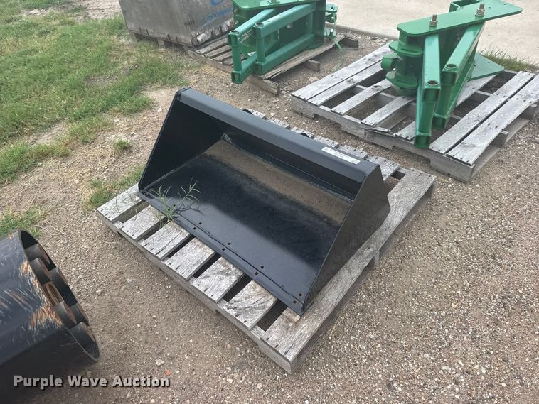AP-CL142LC compact utility loader bucket - DY3101