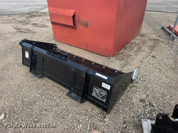 Skid steer bucket - DY3119