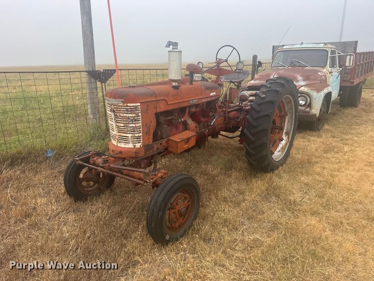 1948 International Harvester  Farmall H tractor - DY3149