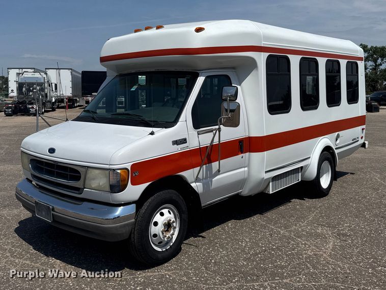2000 Ford E350 shuttle bus - DY3180