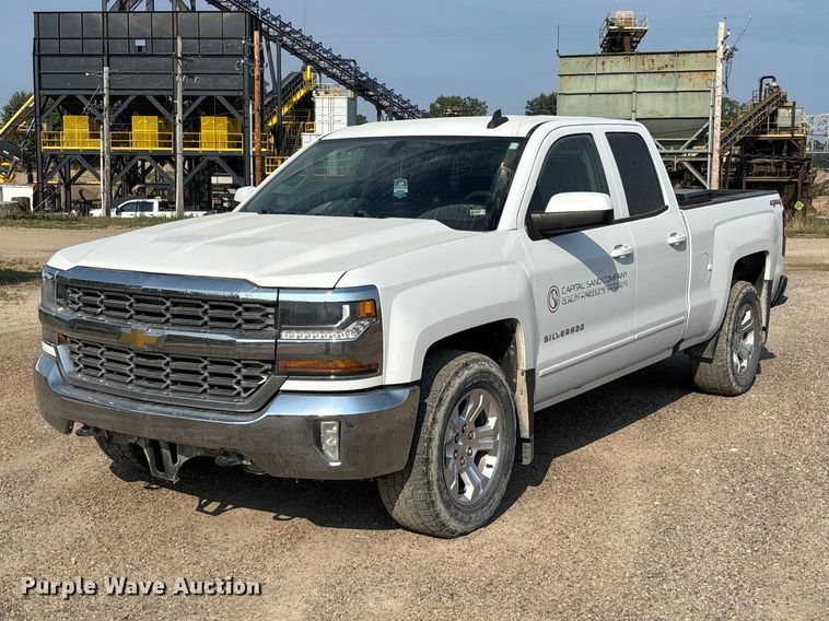 2016 Chevrolet Silverado 1500 Ext. Cab pickup truck - DZ4489