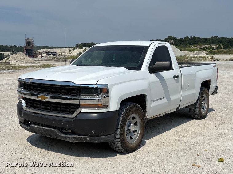 2017 Chevrolet Silverado 1500 pickup truck - DZ4490