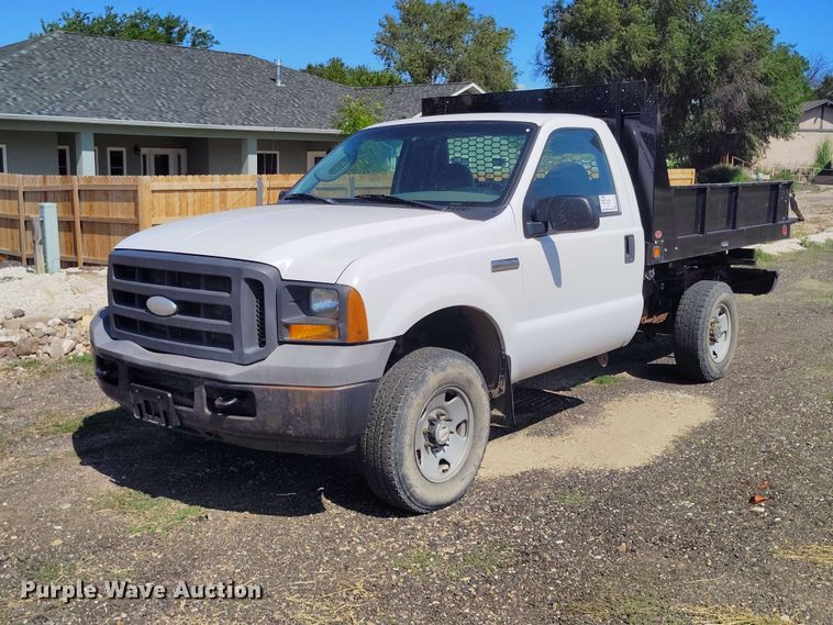 2005 Ford F250 Super Duty XL dump flatbed pickup truck - ED0180