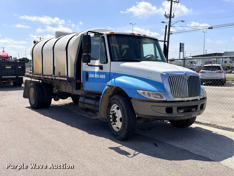 2005 International 4200 flatbed truck - ED5457