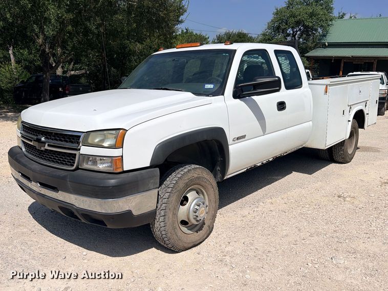 2007 Chevrolet Silverado 3500HD Ext. Cab utility bed pickup truck - ED5458