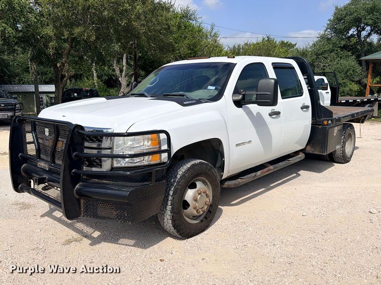 2012 Chevrolet Silverado 3500HD Crew Cab pickup truck - ED5459
