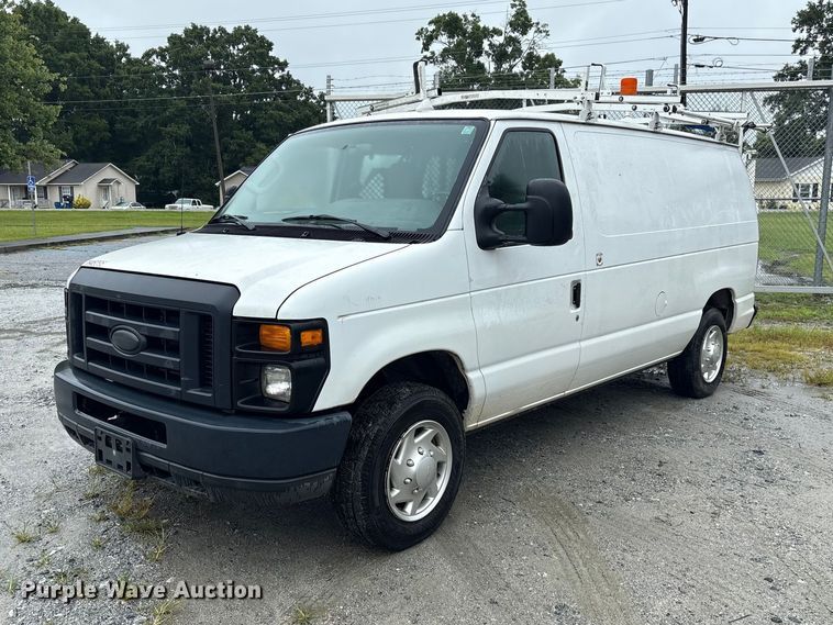 2014 Ford E150 utility van - EF1303