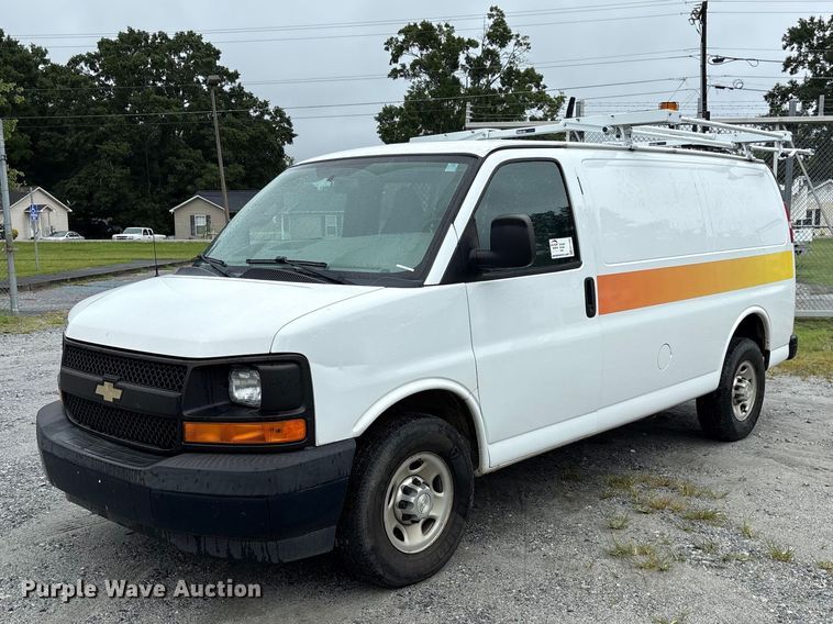 2017 Chevrolet Express 2500 utility van - EF1306