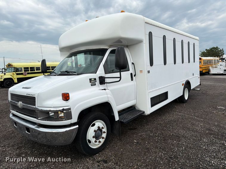 2008 Chevrolet C5500 shuttle bus - EG9235