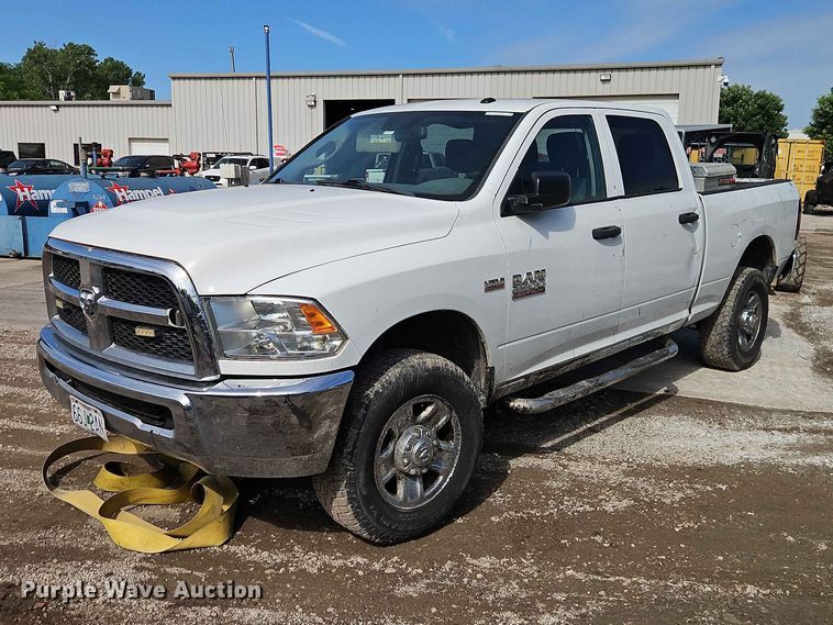 2014 RAM 2500 Crew Cab pickup truck - EO7381