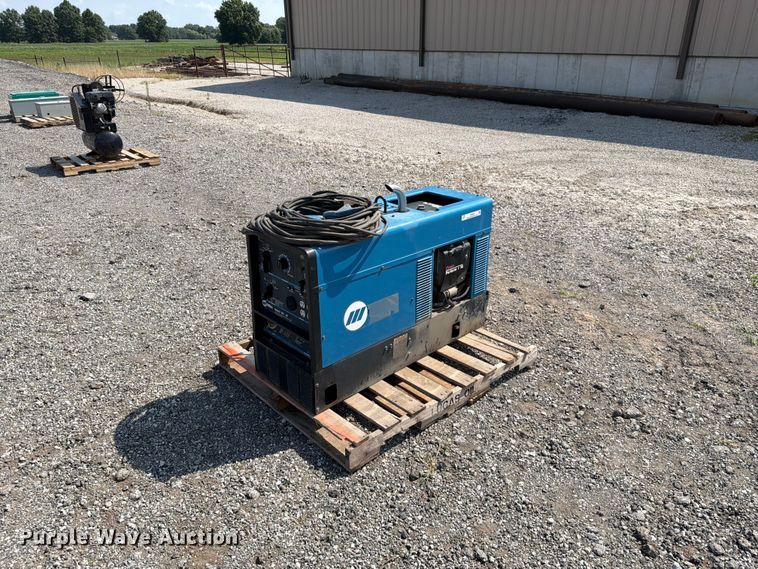 Miller Bobcat 225 welder/generator - EO8622