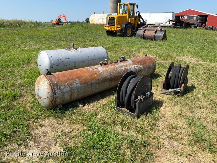 (2) propane tanks - EO8634