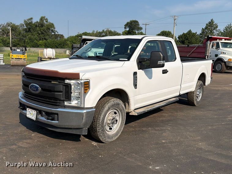2019 Ford F250 Super Duty XL Ext. Cab pickup truck - EO8645