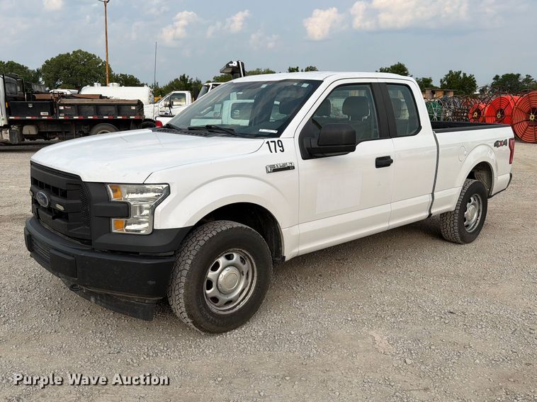2017 Ford F150 Ext. Cab pickup truck - EO8670