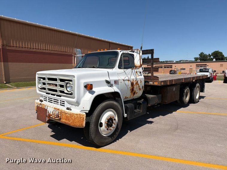 1985 GMC C7 flatbed truck - ER1892