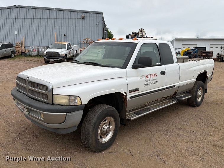 2001 Dodge Ram 2500 Ext. Cab pickup truck - ER1908