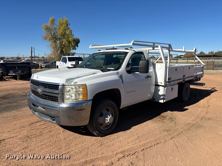 2010 Chevrolet Silverado 3500HD utility bed pickup truck - ER7688