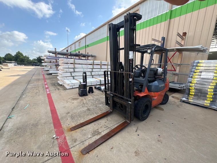 2004 Toyota 7FGU25 forklift - EU0749