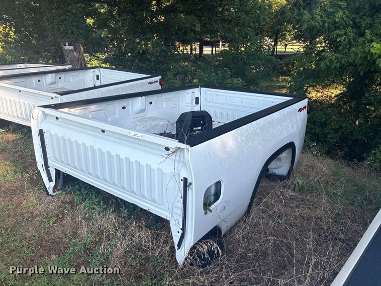 2024 Chevrolet 2500 Pickup truck bed - EU5813