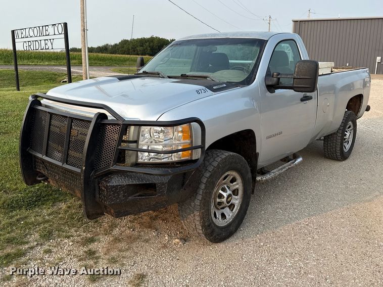 2013 Chevrolet Silverado 2500HD pickup truck - EV6060